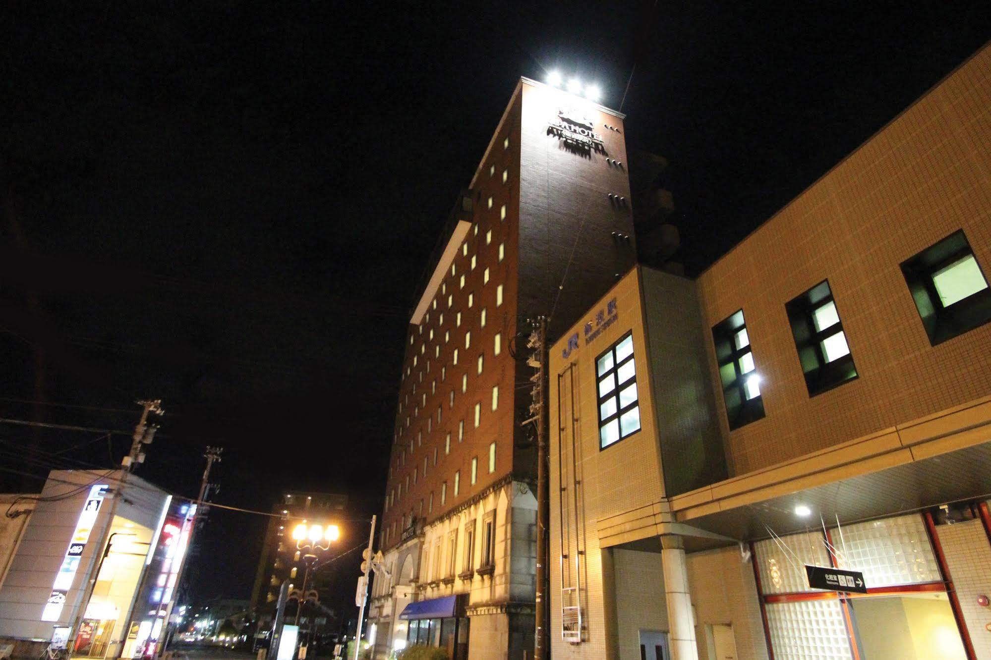 砺波站前阿帕酒店 砺波市 外观 照片